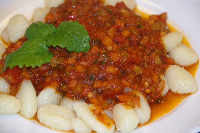 Gnocchi mit Gemüse-Sugo